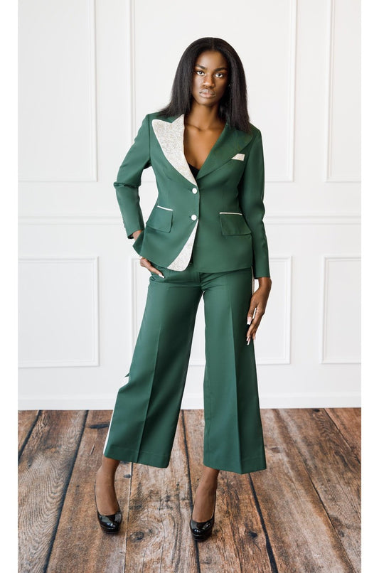Afeke lilac green single-breasted decorated lapel suit. Wide piping pants with decorated buttons.
