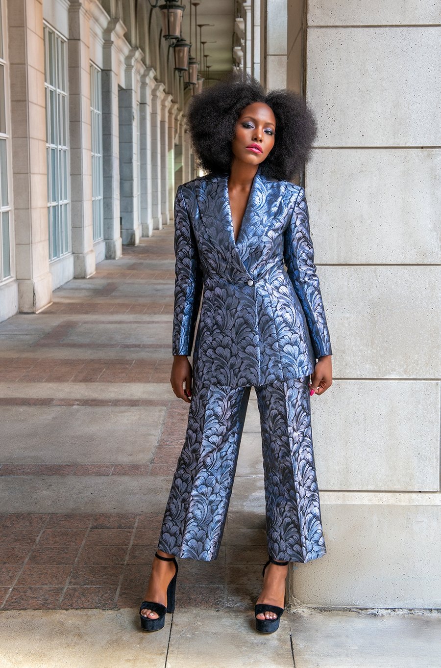 Enyo silver-blue meandering single-breasted suit. Wide leg pants